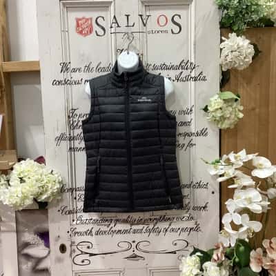 KATHMANDU BRAND! Womens  Size 8 Black! WOMENS BLACK VEST! OFFERS HIGHER NECKLINE FOR ADDED WARMTH! PERFECT FOR THOSE IN BETWEEN DAYS! 