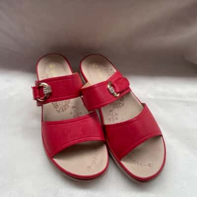 Bare traps Women’s Size 41 Red Sandals with Ring & Square Diamante Embellishment