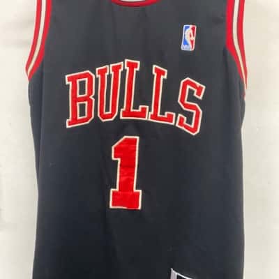 Bulls NBA Mens  Size M Jersey Black  / Red 
