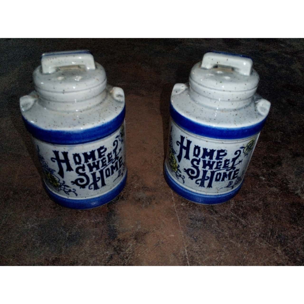 Home Sweet Home Salt & Pepper Shaker Set Japan(s)