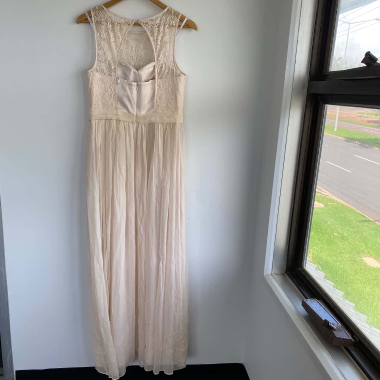 Forever New Formal Maxi Dress with Beaded Lace Bodice and Silk Skirt Cream  Size 12 / L (s)