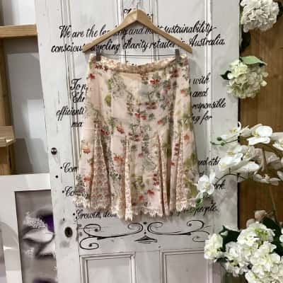 REVIEW BRAND! Womens  Size 12 Midi Skirt Floral / Green / Pink! STUNNING MIDI SKIRT WITH LACE DETAILING ON HEM! GREAT FOR DRESSING UP OR DOWN! Y2K INSPRED!