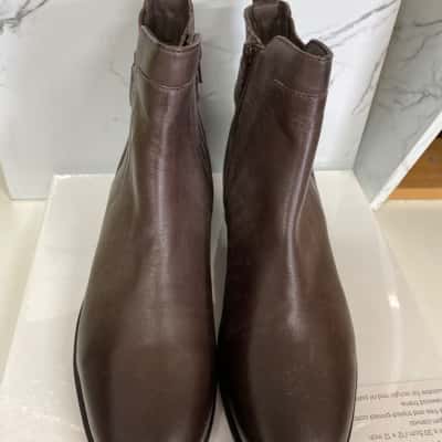Planet Shoes Womens  Size 11 Boots Brown 