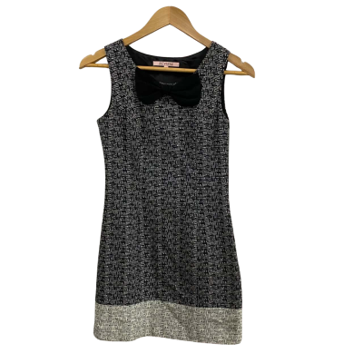 Review Womens  Size 6 Mini Dress 
