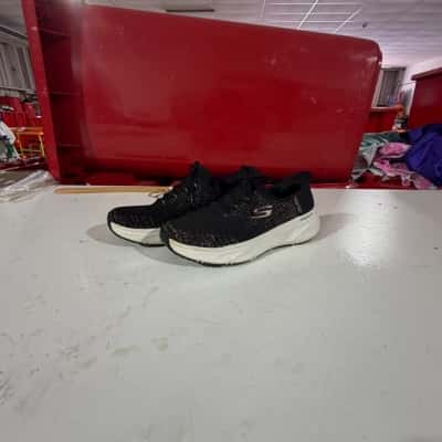 Skechers Womens  Size 7 Sneakers Black  / Rose Gold 