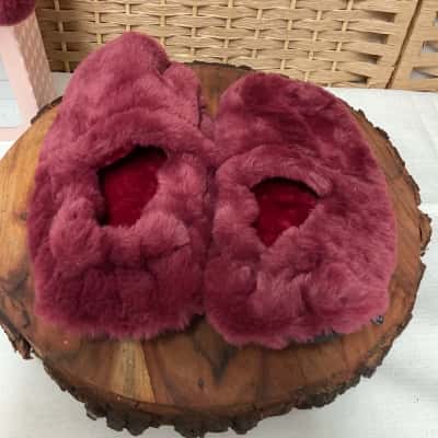 Women’s Sweet Little Things Cosy Queen Warming Slippers Maroon 