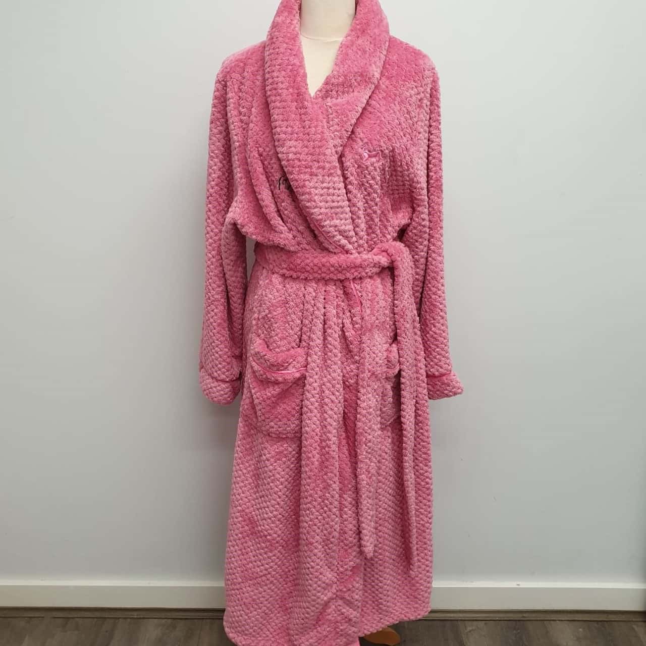 Peter Alexander Gorgeous Printed "Mum" Chenille Pink Super Soft & Fluffy  Pink Dressing Gown Housecoat Lounge Gown Size XXL/18 - RRP $99.95 (s)