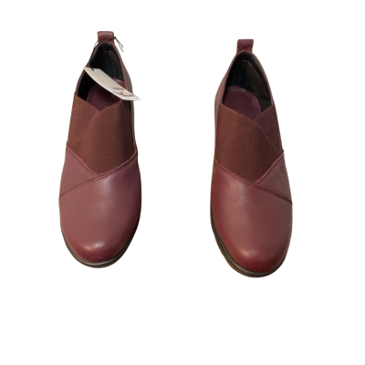  BNIB Macarena Womens  Size 40 Loafers Black  / Maroon 