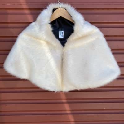  Milana Womens Size 0 Cream Faux Fur Cape