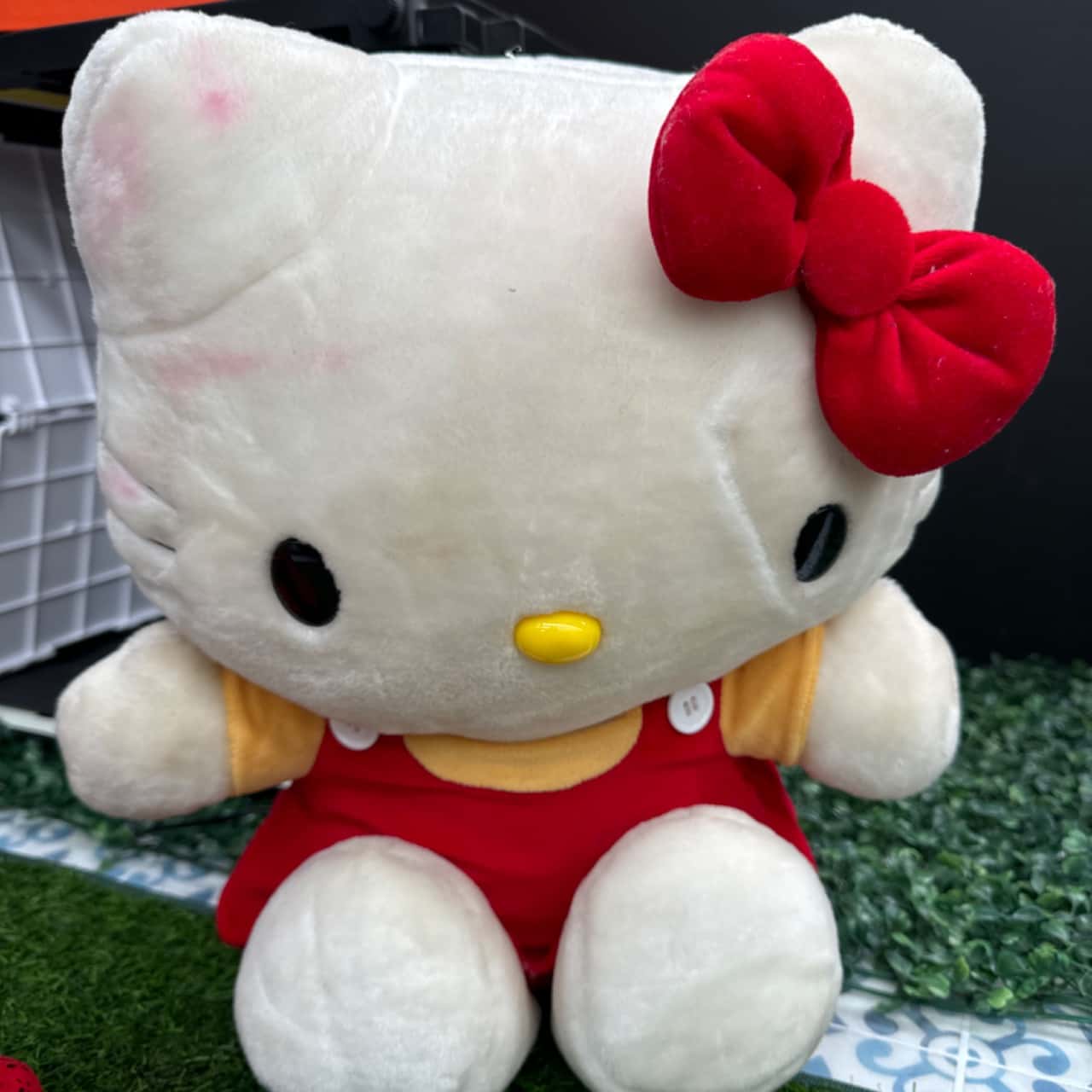 Vintage large hello kitty (s)
