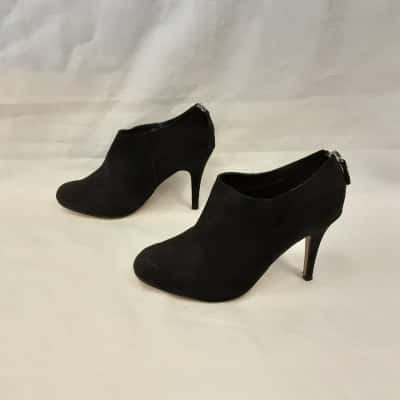 Betts  Temptation Womens  Size 9 Black  Ankle Boot Featuring Faux-Suede/Microsuede Upper And Back Zipper