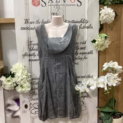 MADE IN ITALY LABEL! NWOT HAND CRAFTED STUNNING DRESS! Womens  Size 10 Midi Dress / Sleeveless Dress  Grey 