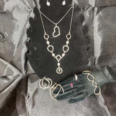  Women’s silver tone costume jewellery 