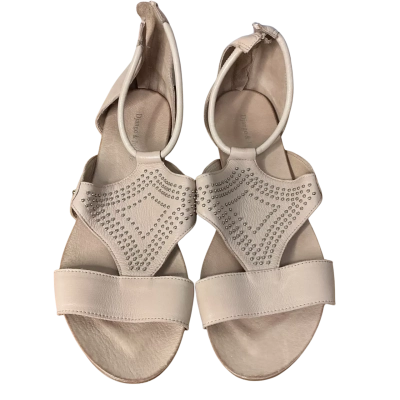 Django & Juliette  Womens  Size 40 Sandals Pink  