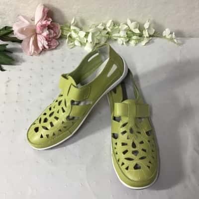 Cherry Womens Size 8 Olive Green Cut-out Leather Slip-on Flat Shoes