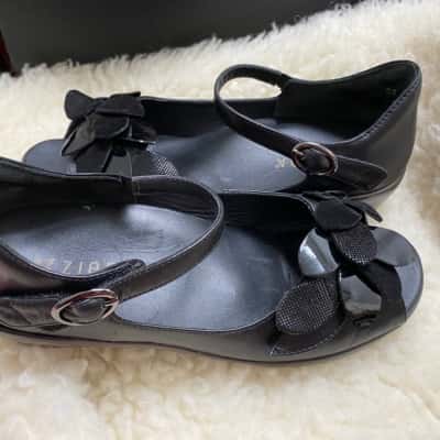 Ziera Womens  Size 38 Black  