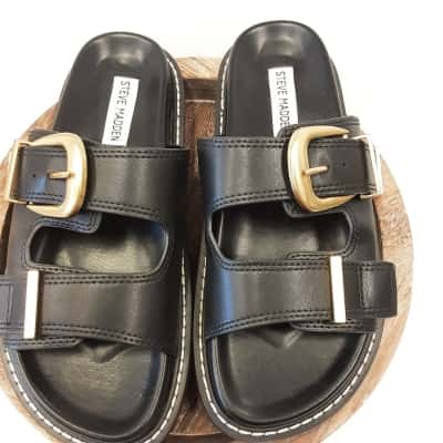 Steve Madden Womens Sandals Black  Size 38.5 "ARCH" slide style sandal with brass coloured hardware 