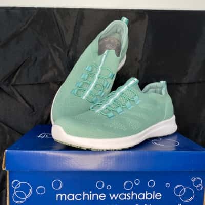 Diana Ferrari Womens  Size 11 Green 
