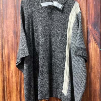 Autograph   Size M Grey poncho new 