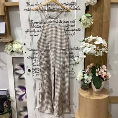 GHANDA BRAND!  Womens  Size M Overalls Beige / Cream / Gingham / White! MADE WITH 100% COTTON! BEAUTIFUL GINGHAM PRINT OVERALLS! PERFECT FOR ADDING SOME FUN TO ANY OUTFIT! FEATURES FUNCTIONAL POCKETS AND ADJUSTABLE STRAPS!