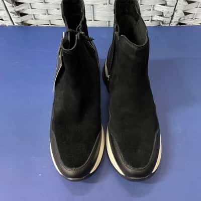 Carmela Womens  Size 39 Black  / White Ankle Boots