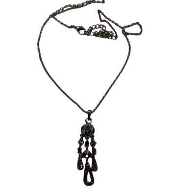  Womens chain and pendant
