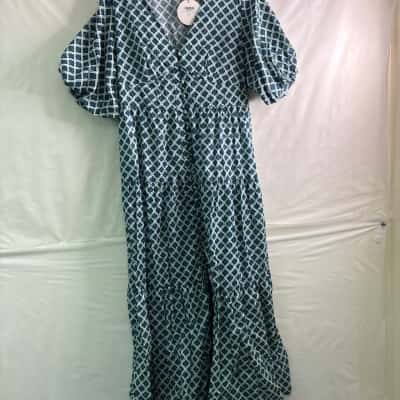 Serafina Womens  Size L Maxi Dress Pattern 