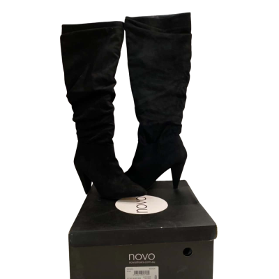 Novo Womens  Size 8 Black Suede Boots