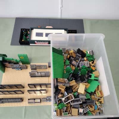 WOOLWORTHS BRICKS Supermarket Starter Kit  + Bunnings Warehouse Building Bricks 