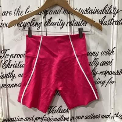 Lorna Jane Brand! BNWT RRP $100.00! THE NIGHT RUNNER 16CM BIKE SHORT! NEON RASPBERRY COLOUR! Womens  Size XS Shorts Pink  