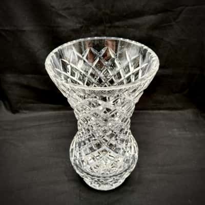 Heavy Cut Crystal Diamond Pattern Vase 2.020kg Weight Free From Chips Or Cracks