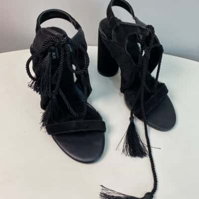 Jaggar  Womens  Swerve Block Heel Size 36 Heels Black  