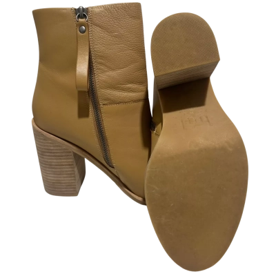Búl Size 39 Platforms Beige 