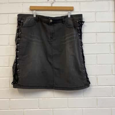 Autograph Womens  Size 22 Black  skirt