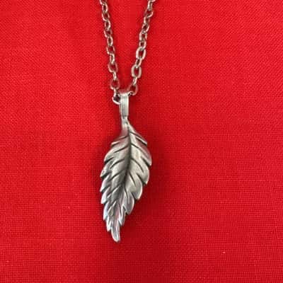  Unisex Metal Chain with a Feather / Leaf Pendant Necklace 