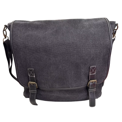 UNISEX  Messenger Bag with multiple compartments inside 