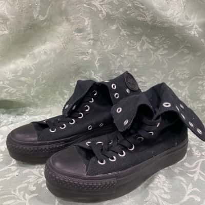 Converse Mens  Size 6 Sneakers Black  
