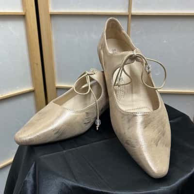 SUPERSOFT by Diana Ferrari Women's  Size 39 Crushs-SU Flats Champagne 