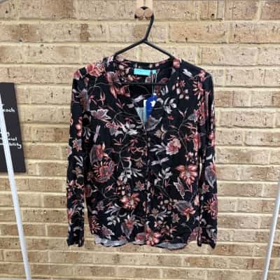 Blue Illusion Womens dark floral print  Size XS 