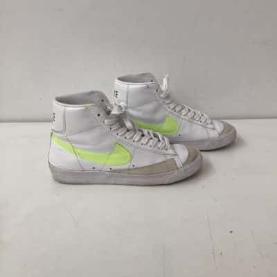 Nike Unisex  Size 38 Green / White sneaker 