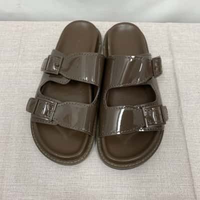 Seed Heritage Mens  Size 40  Eloise Patent Slide in Affogato 