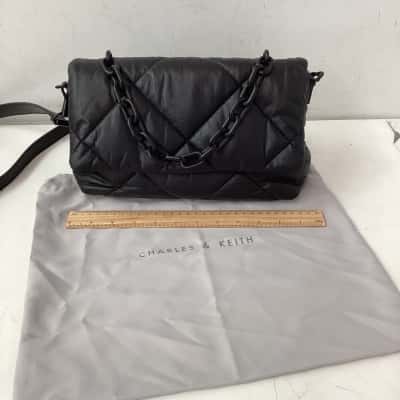 Charles & Keith Womens Handbag Black  excellent condition 