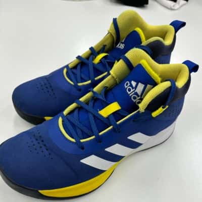 Boys Addidas cloud foam 