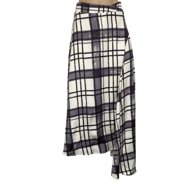 AJE skirt  Size 6 