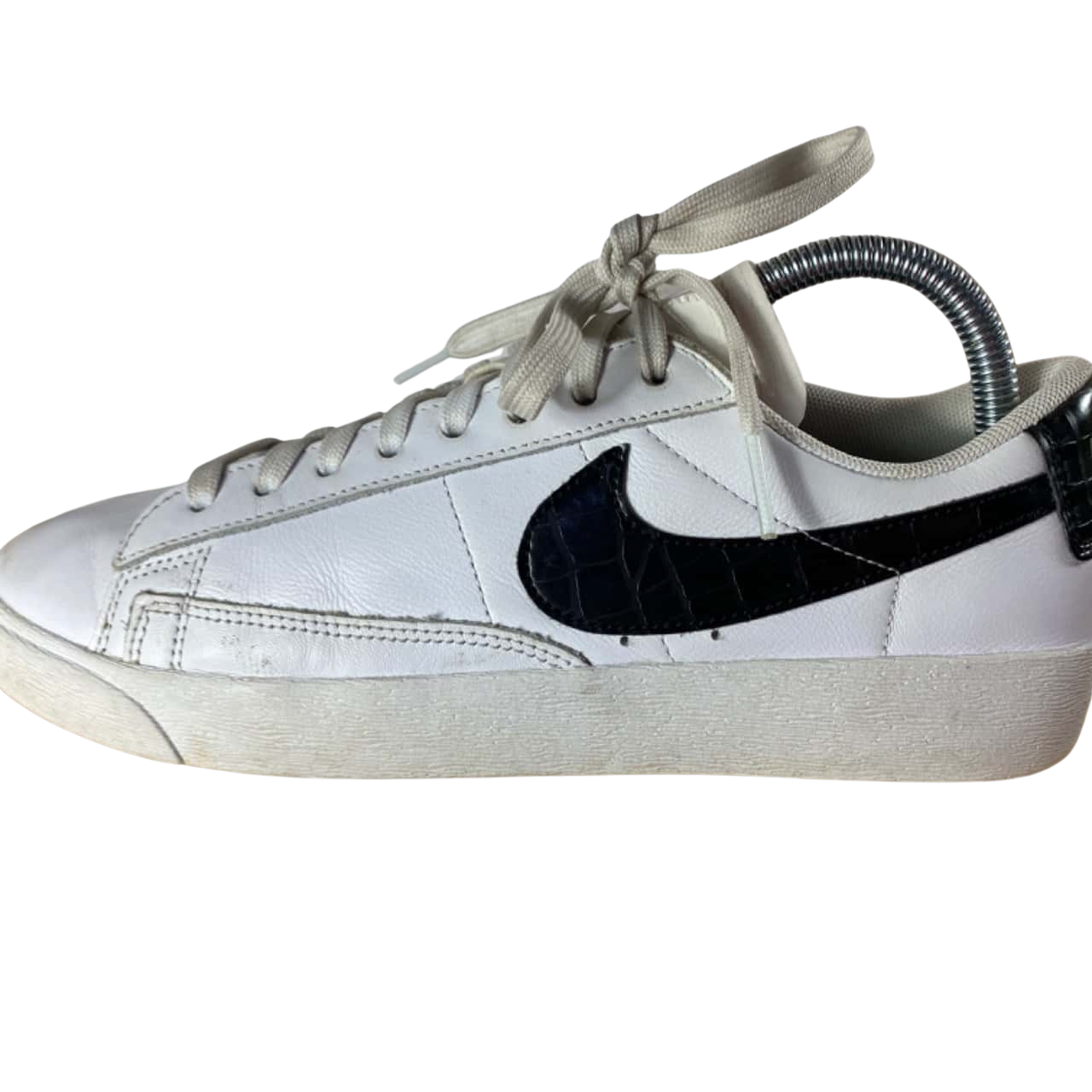 Nike Womens Blazer Low Sneakers Size 5.5 / 8 White/ Black(s)