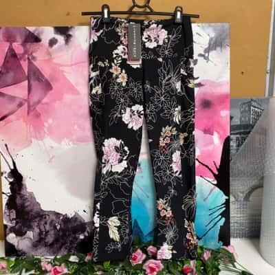 Running bare Size 8 pretty floral leggings New