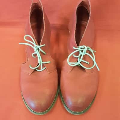 Django & Juliette  Womens  Size 40 burnished toe open side red lace up  shoes