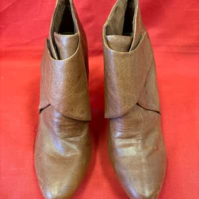 Nine West Womens  Size 8 Boots Brown 