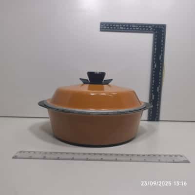 Bessemer Oven Dish and Lid Vintage PreOwned 