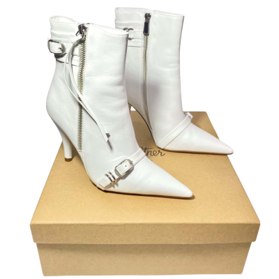 Wittner “Vikina” White Leather Pointed Toe Healed Ankle Boots Size 37